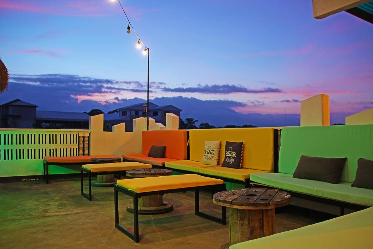 Antwet Backpacker'S Inn & Rooftop Bar Dumaguete City Ngoại thất bức ảnh