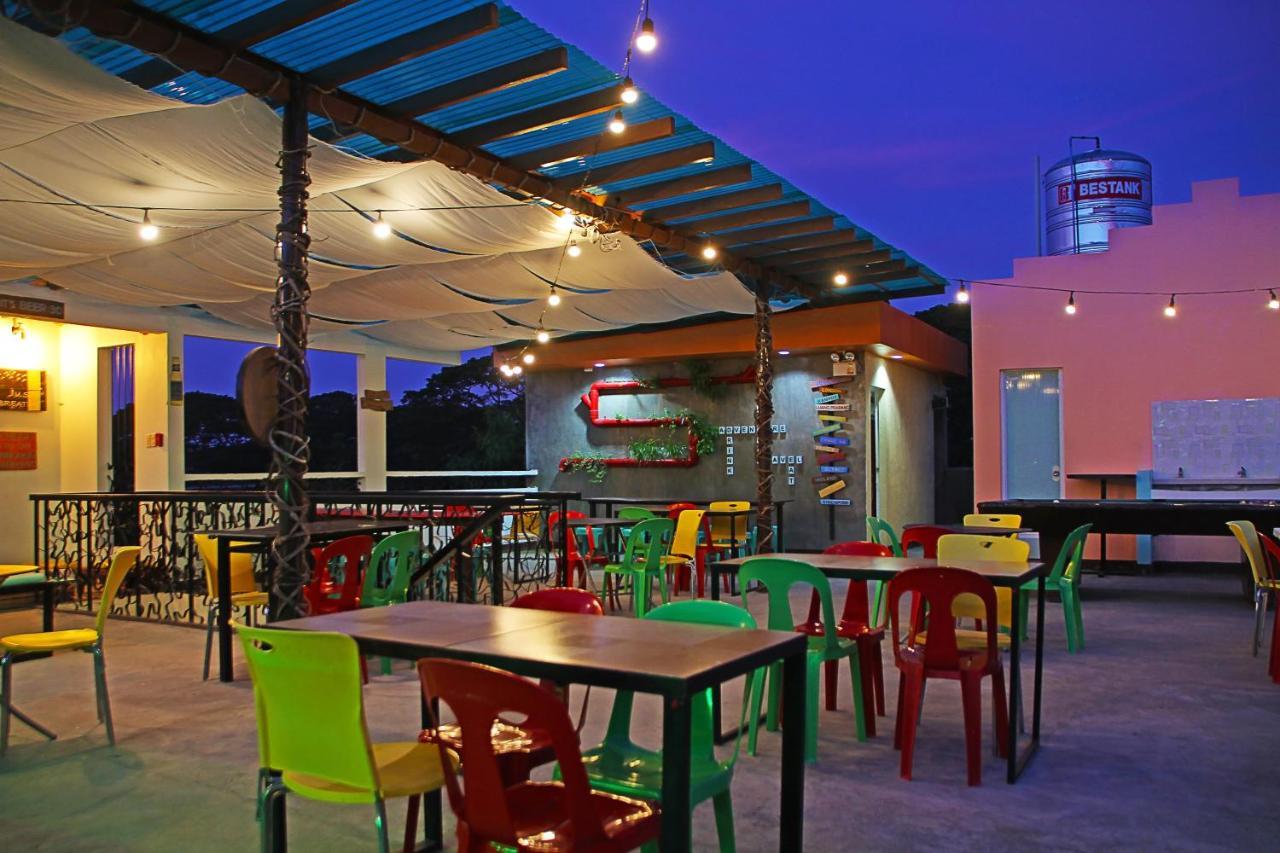 Antwet Backpacker'S Inn & Rooftop Bar Dumaguete City Ngoại thất bức ảnh